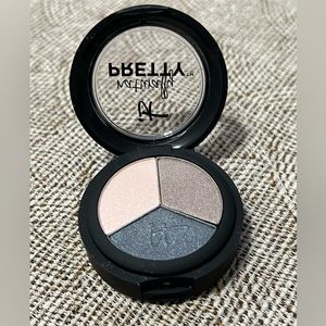 it cosmetics eyeshadow trio in shade pretty in smoke